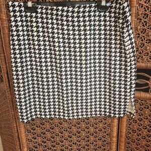 NWOT Black and white herringbone checked skirt